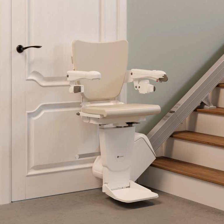 Salvaescaleras de tramo curvo y recto para silla de ruedas