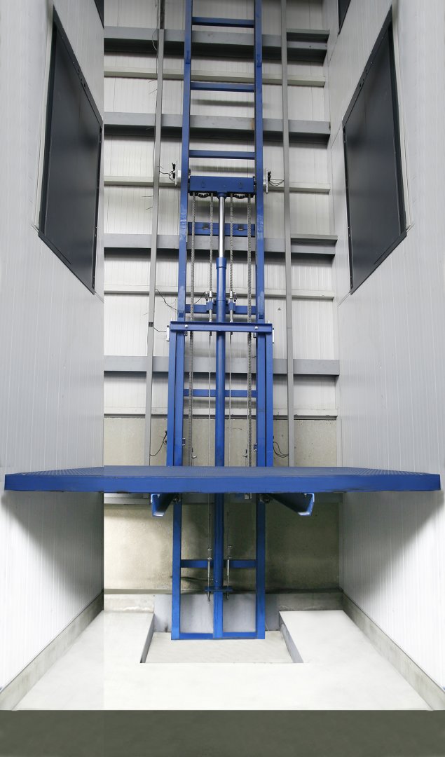 Plataformas hidráulicas y montacargas INGAR